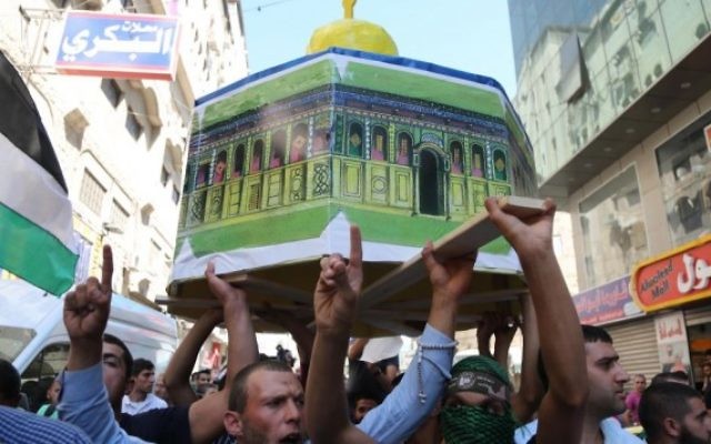 Manifestation de solidarité avec les émeutiers de la mosquée al-Aqsa  dans la ville de Ramallah en Cisjordanie, le 18 septembre 2015 (Crédit photo: Flash90)