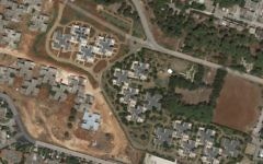 Un quartier de la ville italienne de Specchiolla, où les villas prises du ciel, ressemblent aux croix gammées nazies. (Crédit : capture d'écran Google Maps)