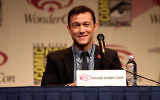 Joseph Gordon-Levitt parlant au WonderCon de 2012 à Anaheim, en Californie (Crédit : Gage Skidmore/Wikimédia/Creative Common)