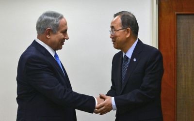 Le Premier ministre Benjamin Netanyahu et le secrétaire général des Nations unies, Ban Ki-Moon, avant une conférence de presse conjointe au bureau du Premier ministre à Jérusalem, le 20 octobre 2015. (Crédit :  Kobi Gideon / GPO)