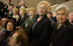 Le Holocaust Memorial Museum américain rend hommage aux victimes de l'Holocauste et de la persécution nazie dans le bâtiment du Capitole à Washington le 30 Avril 2014 (Crédit : Allison Shelley / Getty Images / JTA)