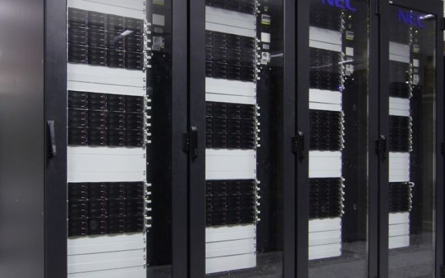 Le nouveau cluster Nehalem de NEC (Crédit : Hindermath/ Wikimedia/CC-SA 3.0) Le nouveau cluster Nehalem de NEC (Crédit : Hindermath/ Wikimedia/CC-SA 3.0)