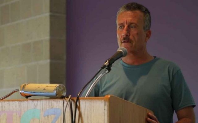 Bassem Tamimi, un activiste palestinien qui parle à un petit collège à Cortland, New York en septembre 2015. (Crédit : Eric Cortellessa / The Times of Israel)