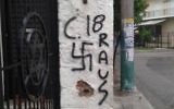 Graffitis néo-nazis sur le cimetière juif d'Athènes (Photo: Facebook)