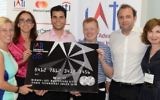 La start-up israélienne Pricence accepte le premier prix Technology Award MasterCard Israël 2014. (Crédit : autorisation)