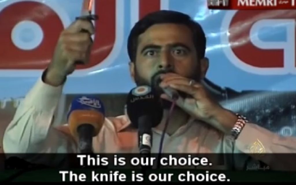 Le porte-parole du Hamas et député, Mushi Al-Masri appelle à plus d'attaques au couteau à Jérusalem et en Cisjordanie, le 9 octobre 2015, lors d'un discours télévisé à Gaza. (Crédit : Capture d'écran / MEMRI) Le porte-parole du Hamas et député, Mushi Al-Masri appelle à plus d'attaques au couteau à Jérusalem et en Cisjordanie, le 9 octobre 2015, lors d'un discours télévisé à Gaza. (Crédit : Capture d'écran / MEMRI)