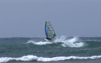 Illustration :Une personne pratiquant de la planche à voile (Crédit ; Capture d'écran YouTube) Illustration :Une personne pratiquant de la planche à voile (Crédit ; Capture d'écran YouTube)