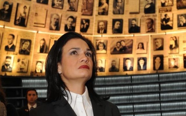 La vice-présidente du Panama Isabel Saint Malo de Alvarado visite Yad Vashem le 26 octobre 2015 (Autorisation: Yad Vashem) La vice-présidente du Panama Isabel Saint Malo de Alvarado visite Yad Vashem le 26 octobre 2015 (Autorisation: Yad Vashem)
