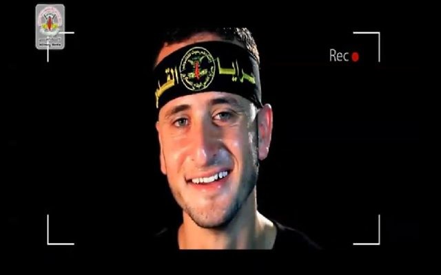 Un membre supposé du Jihad islamique fait une video de "Shahid" dans un nouveau clip publié par le groupe terroriste avertissant Israël d'un retour à des attentats-suicides dans des attaques contre Israël. (Crédit : Capture d'écran) Un membre supposé du Jihad islamique fait une video de "Shahid" dans un nouveau clip publié par le groupe terroriste avertissant Israël d'un retour à des attentats-suicides dans des attaques contre Israël. (Crédit : Capture d'écran)