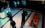 Images de la caméra de sécurité montrant un homme érythréen dans la station centrale d'autobus de Beer Sheva le 18 octobre, 2015. (Capture d'écran: Deuxième chaîne)