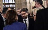 Le Grand Rabbin de France Haïm Korsia arrive avant un hommage aux victimes d'une série d'attaques meurtrières à la Grande synagogue de la Victoire, le 15 novembre 2015. (Crédit : AFP PHOTO / LOIC VENANCE)