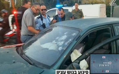 Scène de la fusillade dans le Gush Etzion, le 19 novembre 2015 (Crédit : capture d'écran Deuxième chaîne)