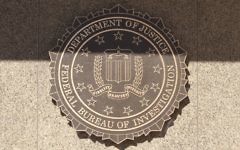 L'emblème du FBI au J. Edgar Hoover Building. Illustration. (Crédit : Cliff/CC BY 2.0/Flickr)