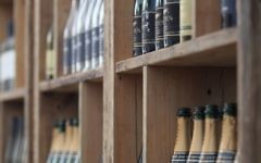 Bouteilles Yarden dans les rayons (Crédit : IMP Group)