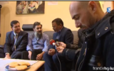 Tsion Emet et Moshe Ngazou (Capture d’écran : Francetvinfo)
