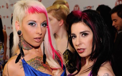 Joanna Angel, à droite, en arrivant au 29e Adult Video News Awards Show au Hard  Rock Hôtel & Casino à Las Vegas, dans le Nevada, le 21 janvier 2012. (Crédit  : Ethan Miller / Getty Images, via JTA)