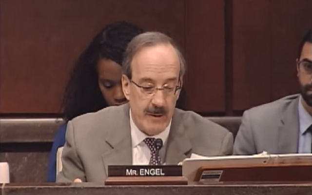Le représentant démocrate de New York, Eliot Engel, lors d'une réunion d'anciens combattant le 25 novembre 2015 (Crédit : Capture d'écran YouTube) Le représentant démocrate de New York, Eliot Engel, lors d'une réunion d'anciens combattant le 25 novembre 2015 (Crédit : Capture d'écran YouTube)