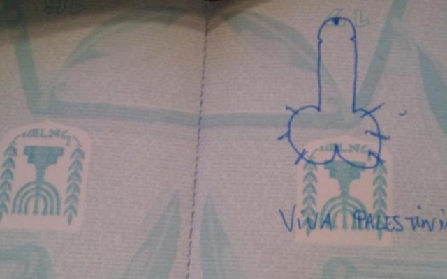 Une page d'un passeport israélien endommagé par un fonctionnaire de la frontière chilienne (Photo: JTA)
Une page d'un passeport israélien endommagé par un fonctionnaire de la frontière chilienne (Photo: JTA)