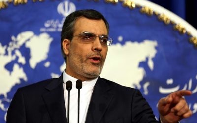 Le porte-parole du ministère des Affaires étrangères de l'Iran, Hossein Ansari Jaberi lors d'une conférence de presse hebdomadaire, à Téhéran, en Iran, le 14 décembre 2015 (Crédit : AFP / ATTA KENARE)