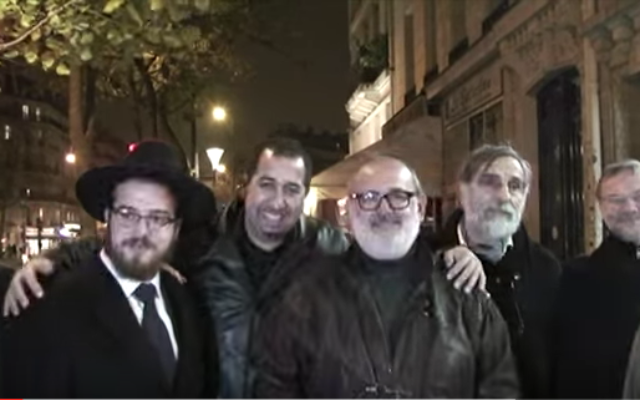 Capture d’écran : YouTube/ Hanouka devant le Bataclan, hommage aux victimes
