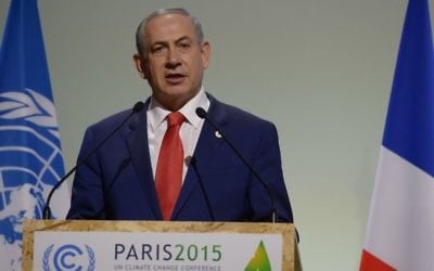 Le Premier ministre Benjamin Netanyahu s'exprimant lors de la COP21, la conférence des Nations unies sur le dérèglement climatique, au Bourget, non loin de Paris, le 30 novembre 2015. (Crédit : Amos Ben Gershom/GPO)