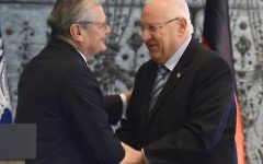 Le président Reuven RIvlin et le président allemand Joachim Gauck (Crédit : Mark Neyman/GPO)