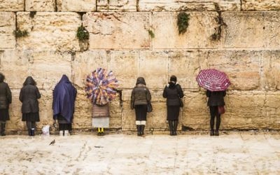 Le mur Occidental à Jérusalem, l'un des nombreux tirages vendus par Israël Framed (Crédit : autorisation)