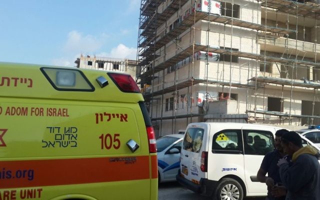 Les secouristes sur les lieux de l'incident le 15 décembre 2015 à Moddin (Crédit MDA) Les secouristes sur les lieux de l'incident le 15 décembre 2015 à Moddin (Crédit MDA)