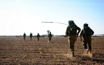 Archive. Un exercice de Tsahal près de la frontière de Gaza, le 19 novembre 2014. (Amit Shechter / Porte-parole de Tsahal  / Flickr)