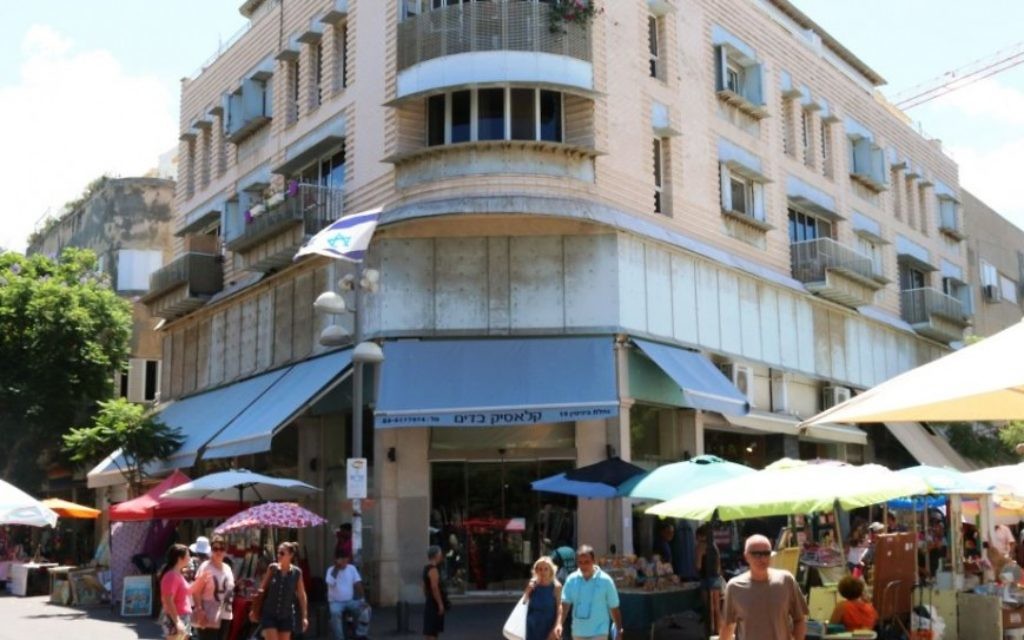 Le ‘Eyebrow House’, Nahalat Binyamin (Crédit : Shmuel Bar-Am)