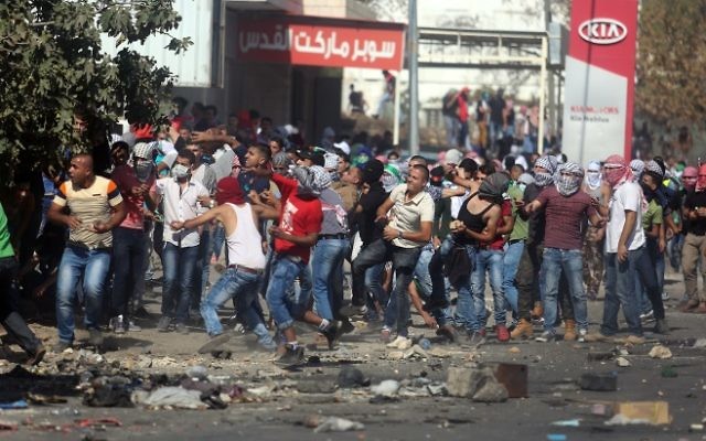 Le point de contrôle de Hawara, dans le sud de la ville de Naplouse en Cisjordanie, a été un point sensible pour la violence palestinienne, le 11 octobre 2015 (Crédit : FLASH90)