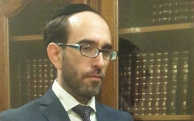 Itamar Tubul, le chef du service du statut personnel au Grand Rabbinat d'Israël, qui décide quels rabbins de diaspora sont qualifiés pour témoigner de la judéité des immigrants en Israël. (Crédit : JTA)