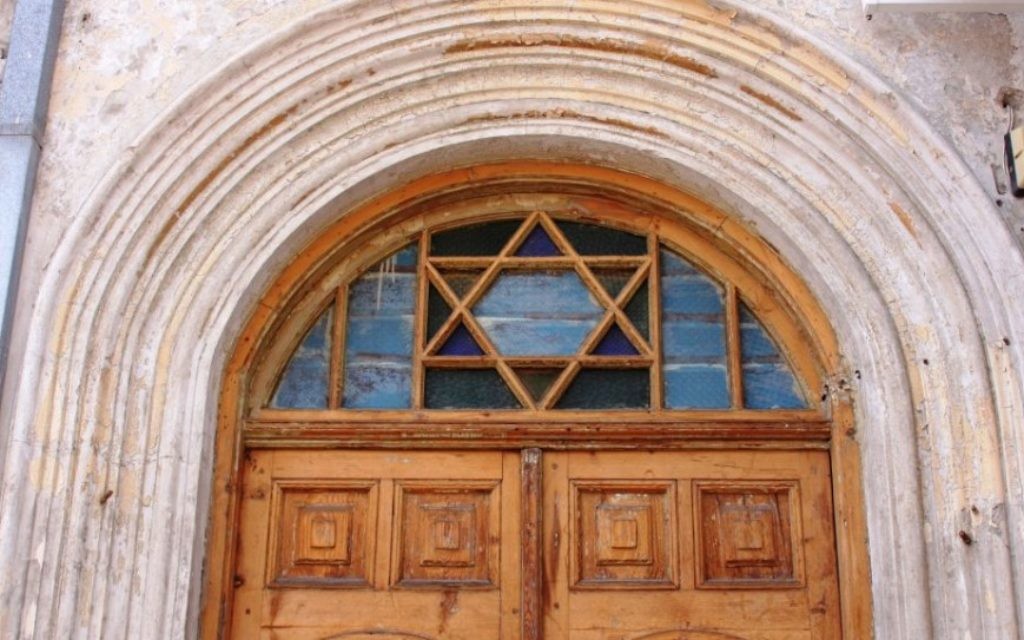 L'entrée du 12 Nahalat Binyamin (Crédit : Shmuel Bar-Am)