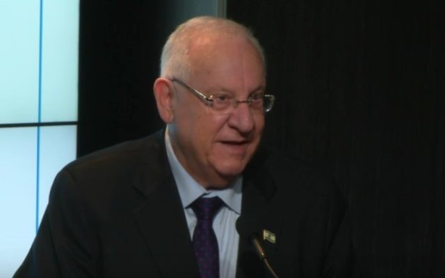 Le président Reuven Rivlin au Brookings Institutes à Washington, le 10 décembre 2015 (Crédit : Capture d'écran YouTube) Le président Reuven Rivlin au Brookings Institutes à Washington, le 10 décembre 2015 (Crédit : Capture d'écran YouTube)