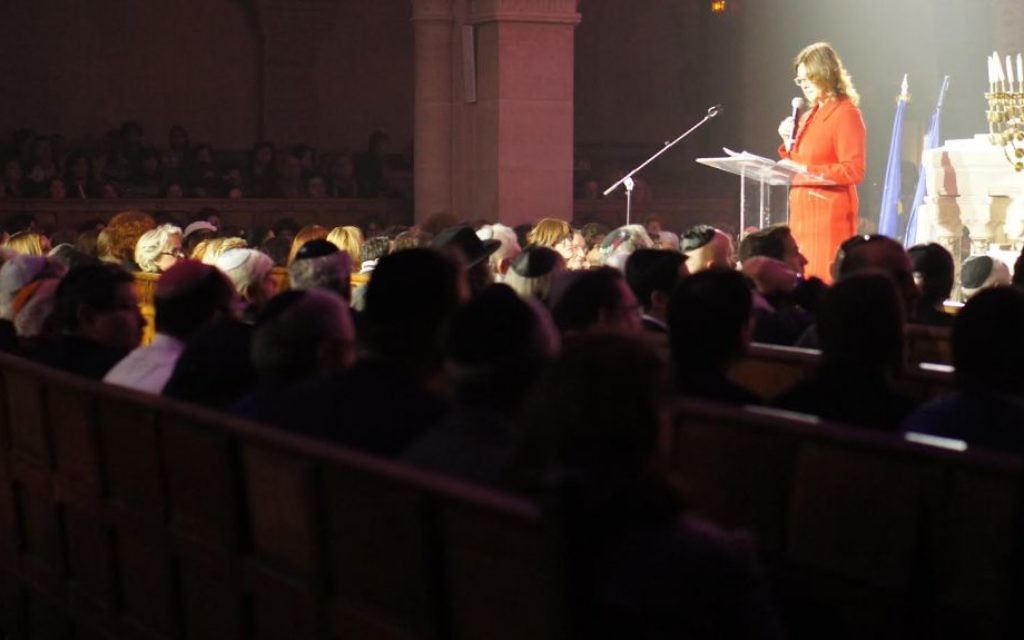 Aliza Bin-Noun au concert à la synagogue de la Victoire dédié aux victimes des attentats de l'Hyper Cacher de Vincennes, le 9 janvier dernier - 9 décembre 201( (Crédit : Eva Tapiero/Times of Israel)