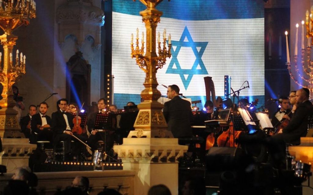 Le concert à la synagogue de la Victoire dédié aux victimes des attentats de l'Hyper Cacher de Vincennes, le 9 janvier dernier - 9 décembre 201( (Crédit : Eva Tapiero/Times of Israel)