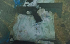 Les armes détenues par une cellule du Hamas près de Hébron. Les membres de la cellule, arrêtés en novembre, avaient prévu une fusillade près de Hébron (Crédit : Shin Bet)