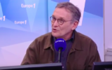 Rony Brauman à l'antenne d'Europe 1 (Crédit : Capture d’écran YouTube)