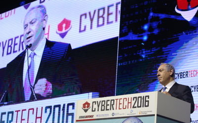 Le Premier ministre Benjamin Netanyahu à la conférence CyberTech en janvier 2016 (Crédit : autorisation)