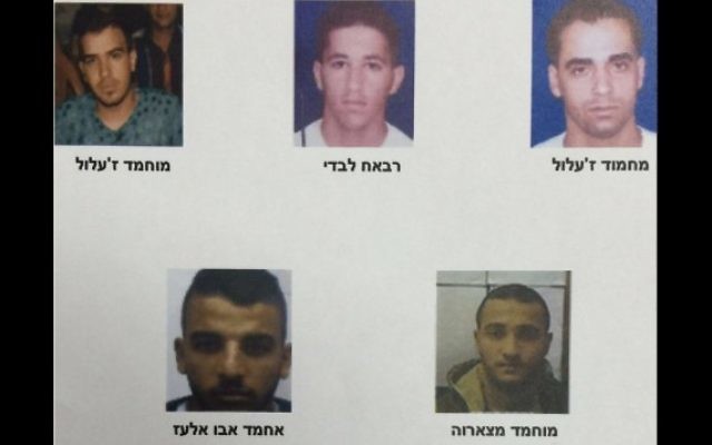 Les cinq hommes de la cellule terroriste du Hezbollah arrêtés par le Shin Bet et l'armée israélienne, ce qui a été annoncé le 20 janvier 2016. (Crédit : Shin Bet) Les cinq hommes de la cellule terroriste du Hezbollah arrêtés par le Shin Bet et l'armée israélienne, ce qui a été annoncé le 20 janvier 2016. (Crédit : Shin Bet)