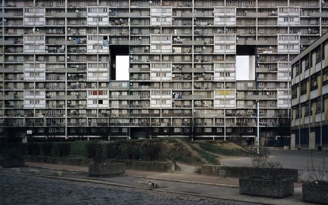 La cité des 4 000, à La Courneuve, a été nommée ainsi après l'arrivée de juifs en 1962. (Crédit : Sayf/Flickr.com)