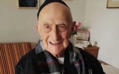 Le survivant de l'Holocauste, Yisrael Kristal, 113 ans, est considéré comme le plus vieil homme du monde. (Crédit : autorisation de la famille)