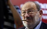 l'auteur italien Umberto Eco à Paris le 12 mai 2015. (Crédit : AFP / FRANCOIS GUILLOT)