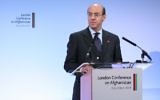 Michele Valensise, secrétaire général du ministère des Affaires étrangères italien,  pendant la conférence de Londres sur l’Afghanistan, le 4 décembre 2014. (Crédit : Patrick Tsui/FCO)