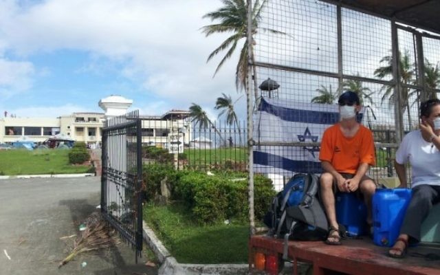 Des membres d'IsraAID aux Philippines. (Crédit : IsraAID/Nufar Tagar)