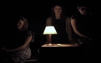 Une scène de la pièce «Sept enfants juifs" jouée par des étudiants en théâtre (Capture d'écran YouTube )
