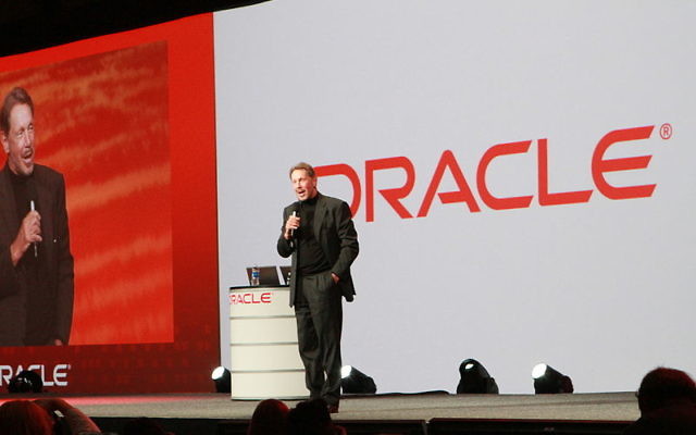 Larry Ellison, PDG d'Oracle. (Crédit : Ilang Costica/CC BY-SA/Wikimedia Commons)