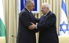 Le président israélien Reuven Rivlin et le Premier ministre bulgare Boyko Borissov (Crédit : Mark Neyman / GPO)
