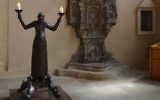 Un candélabre en bronze de  la cathédrale d'Erfurt (CC BY-SA Torsten Maue, via Wikimedia Commons)