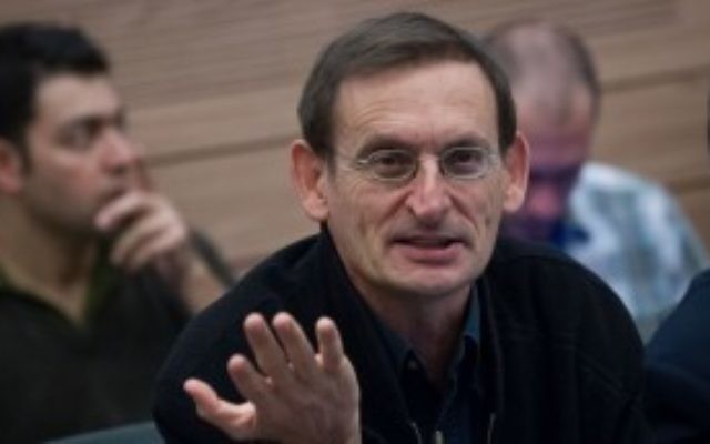 Le député de la Liste arabe unie Dov Khenin à la Knesset (Crédit : Miriam Alster / FLASH90)